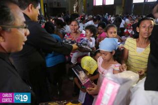 Familias participan en último día del novenario al Niño Dios
