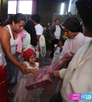 Familias participan en último día del novenario al Niño Dios