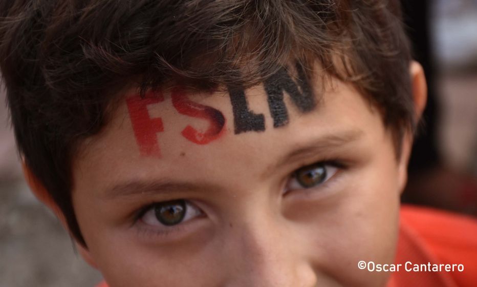   La muchedumbre amorosa y las camisetas 40-19