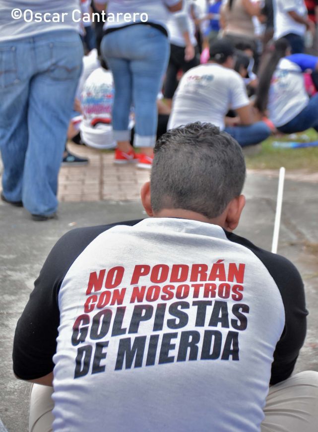   La muchedumbre amorosa y las camisetas 40-19