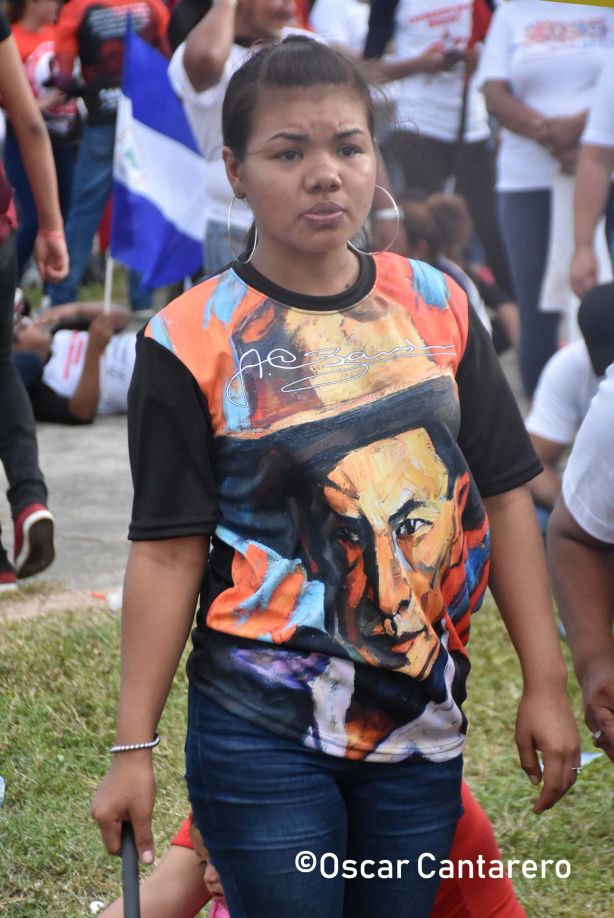   La muchedumbre amorosa y las camisetas 40-19