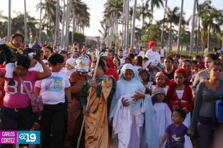 Familias participan en último día del novenario al Niño Dios