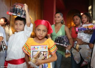 Familias participan en último día del novenario al Niño Dios