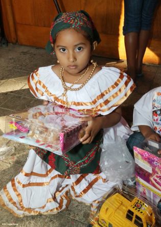 Familias participan en último día del novenario al Niño Dios