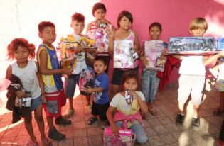 Familias participan en último día del novenario al Niño Dios