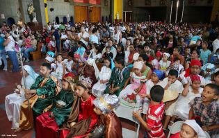 Familias participan en último día del novenario al Niño Dios
