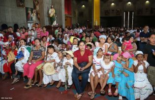 Familias participan en último día del novenario al Niño Dios