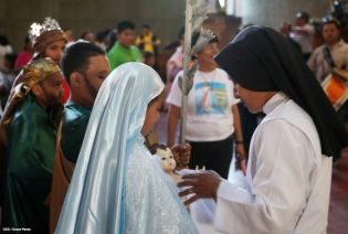 Familias participan en último día del novenario al Niño Dios