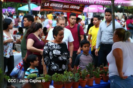 Leoneses conmemoran 131 aniversario de la publicación de Azul de Rubén Darío