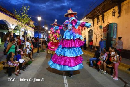 Leoneses conmemoran 131 aniversario de la publicación de Azul de Rubén Darío