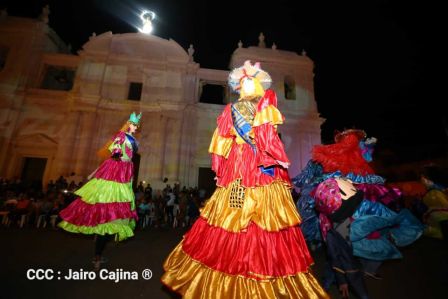 Leoneses conmemoran 131 aniversario de la publicación de Azul de Rubén Darío