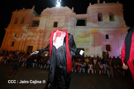 Leoneses conmemoran 131 aniversario de la publicación de Azul de Rubén Darío