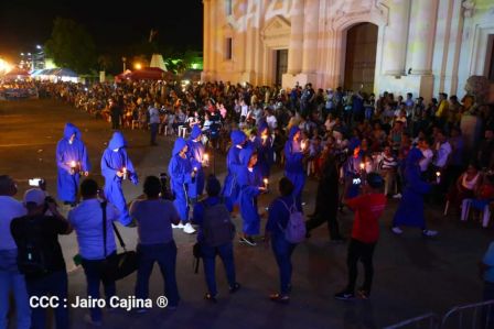 Leoneses conmemoran 131 aniversario de la publicación de Azul de Rubén Darío