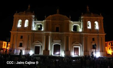 Leoneses conmemoran 131 aniversario de la publicación de Azul de Rubén Darío
