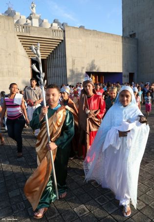 Familias participan en último día del novenario al Niño Dios