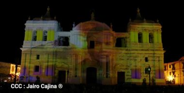 Leoneses conmemoran 131 aniversario de la publicación de Azul de Rubén Darío
