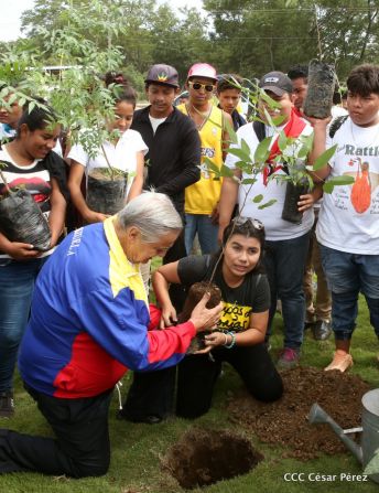 Celebran el 65 natalicio del comandante Hugo Chávez