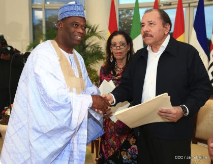 Entrega de cartas credenciales de siete nuevos Embajadores