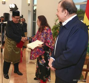 Entrega de cartas credenciales de siete nuevos Embajadores