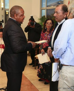 Entrega de cartas credenciales de siete nuevos Embajadores