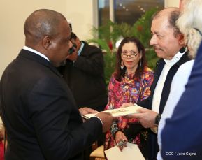 Entrega de cartas credenciales de siete nuevos Embajadores