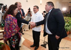 Entrega de cartas credenciales de siete nuevos Embajadores