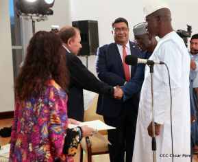 Entrega de cartas credenciales de siete nuevos Embajadores