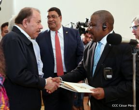 Entrega de cartas credenciales de siete nuevos Embajadores