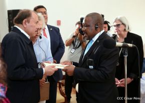 Entrega de cartas credenciales de siete nuevos Embajadores