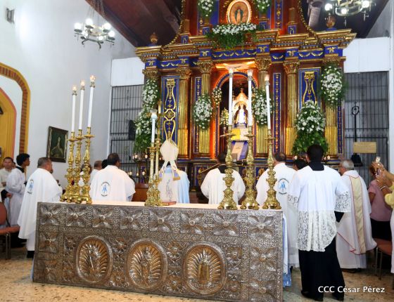 Familias católicas de Occidente despiden a Monseñor Bosco Vivas Robelo