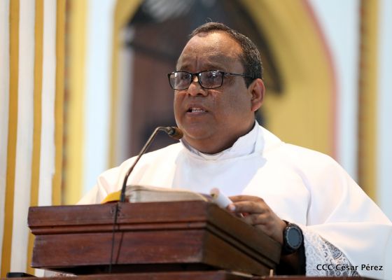 Familias católicas de Occidente despiden a Monseñor Bosco Vivas Robelo