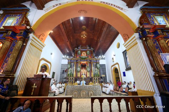 Familias católicas de Occidente despiden a Monseñor Bosco Vivas Robelo