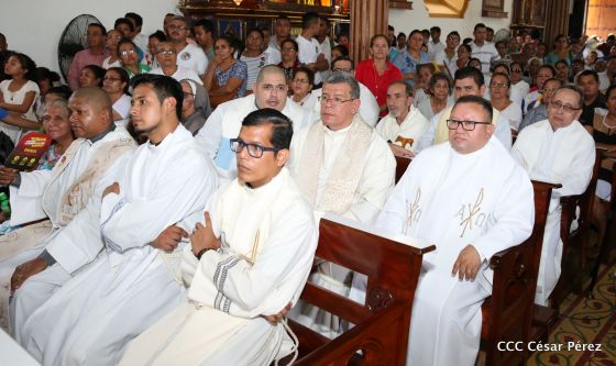 Familias católicas de Occidente despiden a Monseñor Bosco Vivas Robelo