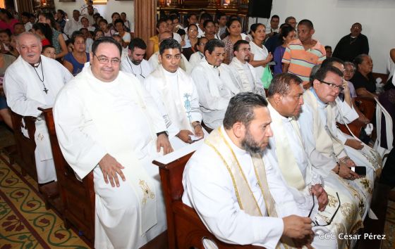 Familias católicas de Occidente despiden a Monseñor Bosco Vivas Robelo