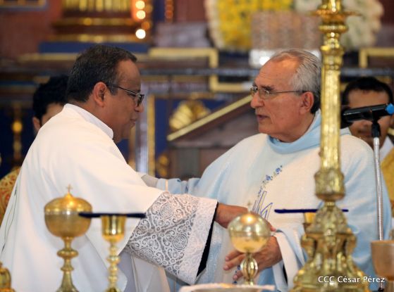 Familias católicas de Occidente despiden a Monseñor Bosco Vivas Robelo