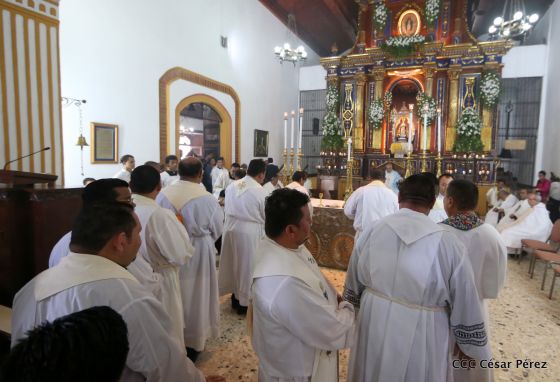 Familias católicas de Occidente despiden a Monseñor Bosco Vivas Robelo