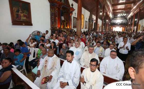 Familias católicas de Occidente despiden a Monseñor Bosco Vivas Robelo