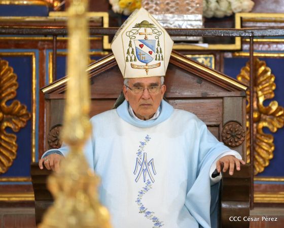 Familias católicas de Occidente despiden a Monseñor Bosco Vivas Robelo