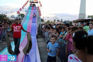 Familias continúan festejando la Navidad en Parque de la Niñez Feliz