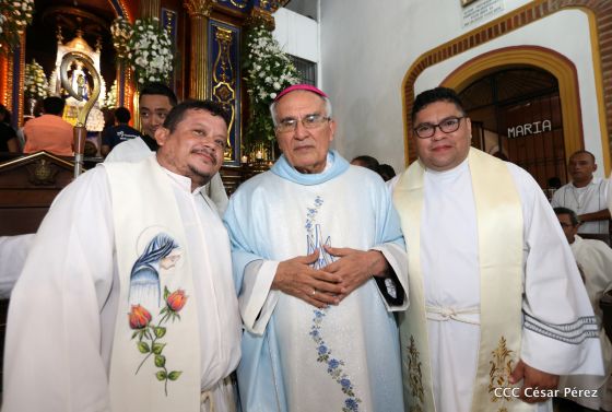 Familias católicas de Occidente despiden a Monseñor Bosco Vivas Robelo