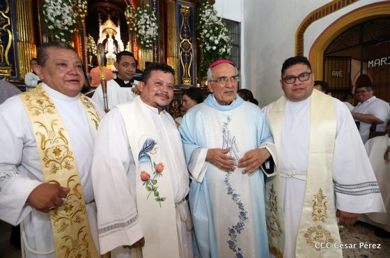 Familias católicas de Occidente despiden a Monseñor Bosco Vivas Robelo