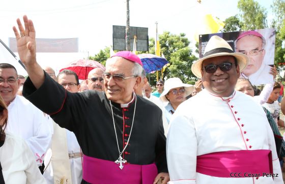 Familias católicas de Occidente despiden a Monseñor Bosco Vivas Robelo