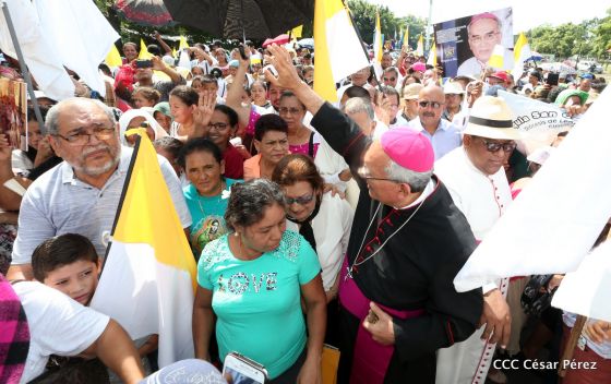 Familias católicas de Occidente despiden a Monseñor Bosco Vivas Robelo