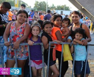 Familias continúan festejando la Navidad en Parque de la Niñez Feliz
