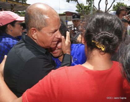 Reclusos reciben beneficio de convivencia familiar en Nicaragua