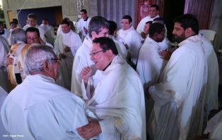 Miles de feligreses festejan el año nuevo con solemne procesión del Santísimo y eucaristía