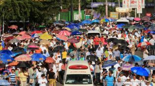 Miles de feligreses festejan el año nuevo con solemne procesión del Santísimo y eucaristía