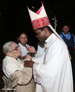 Miles de feligreses festejan el año nuevo con solemne procesión del Santísimo y eucaristía