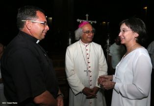 Miles de feligreses festejan el año nuevo con solemne procesión del Santísimo y eucaristía
