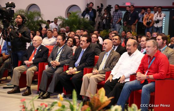 Presidente Daniel con diputados del Parlamento Centroamericano